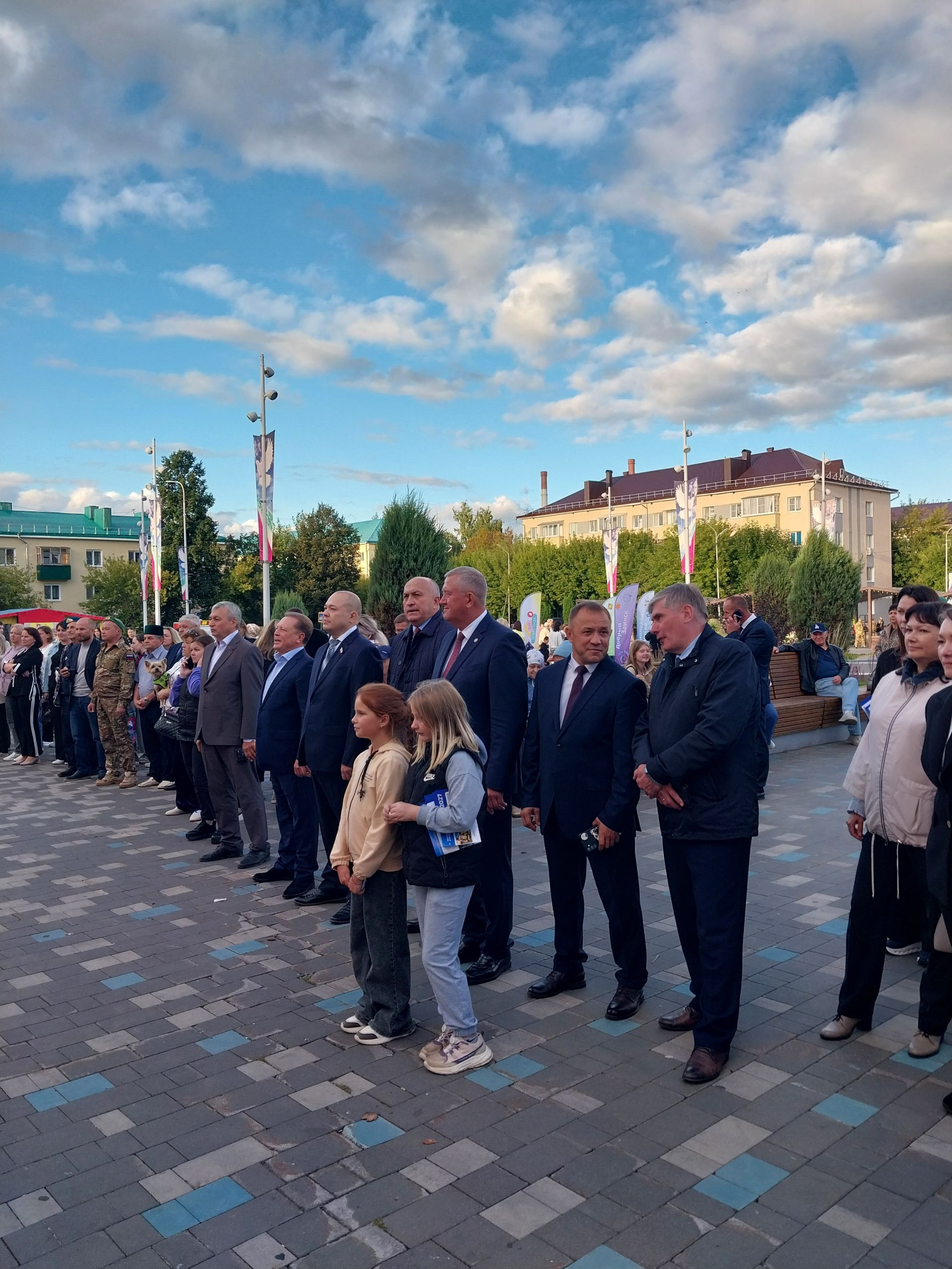 «Хезмәт һәм батырлык» фестивале: Зәйдә хезмәт кешеләрен хөрмәтләделәр