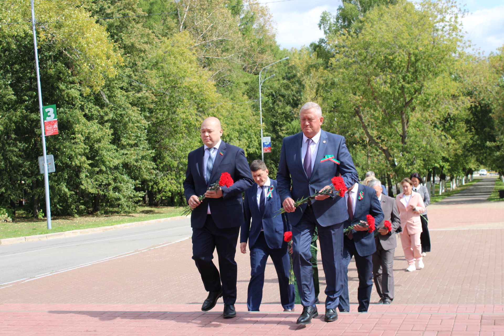 Зәйдә Республика көнендә яңа мемориал янында геройларны искә алдылар