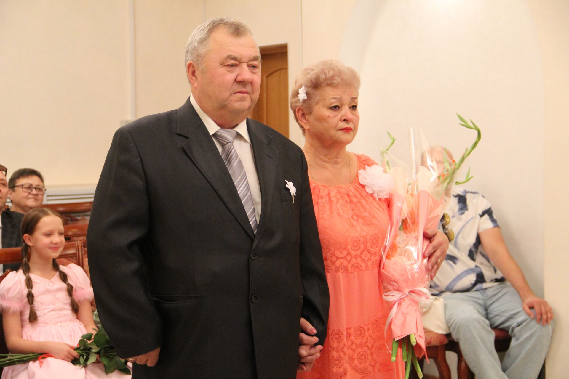 Зәйдә Марина һәм Михаил Верхотурцевлар гаиләсен алтын туйлары белән котладылар