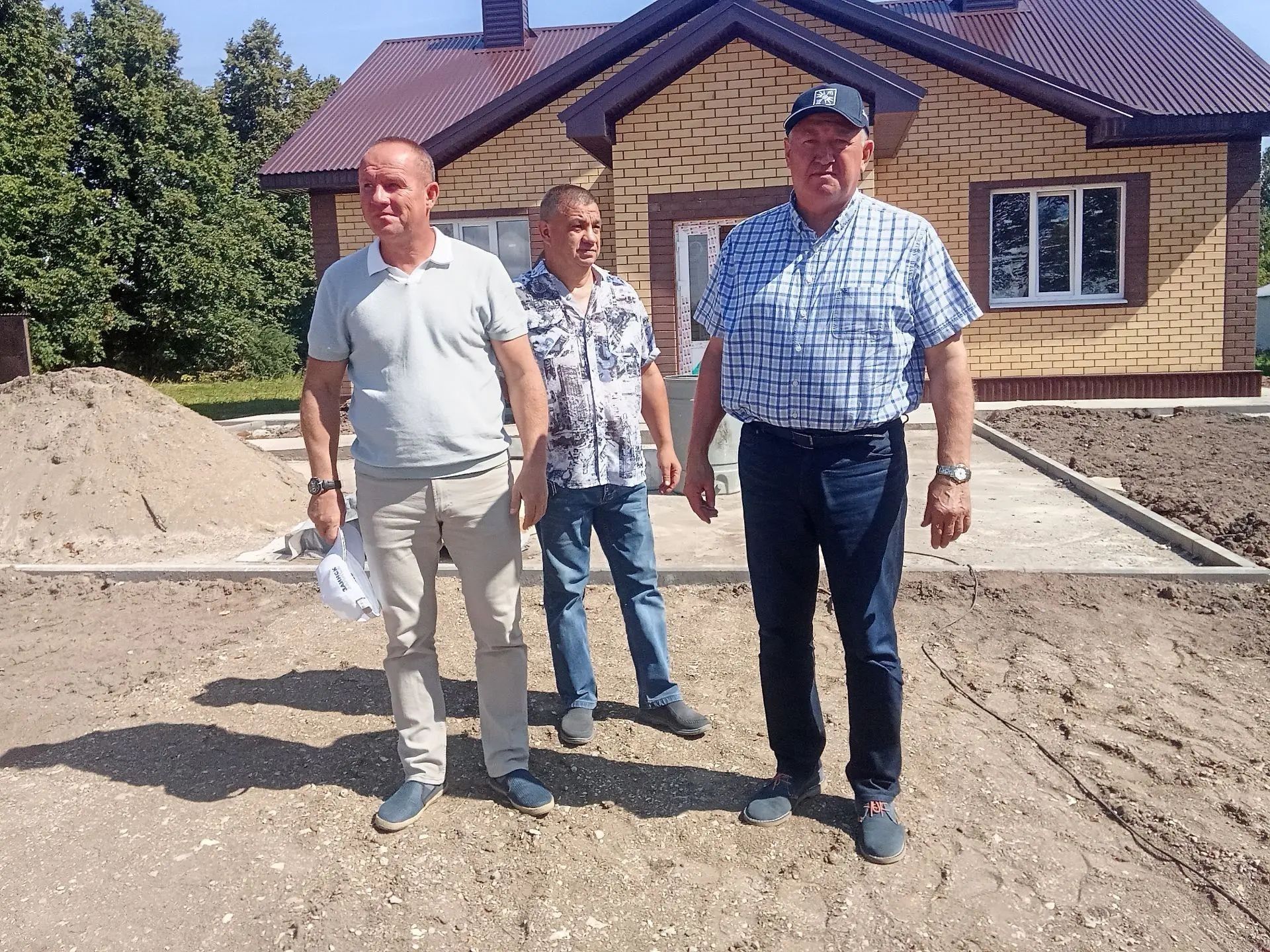Зәй районы башлыгы социаль әһәмияткә ия объектларда төзелеш һәм ремонт эшләренең барышы белән танышты