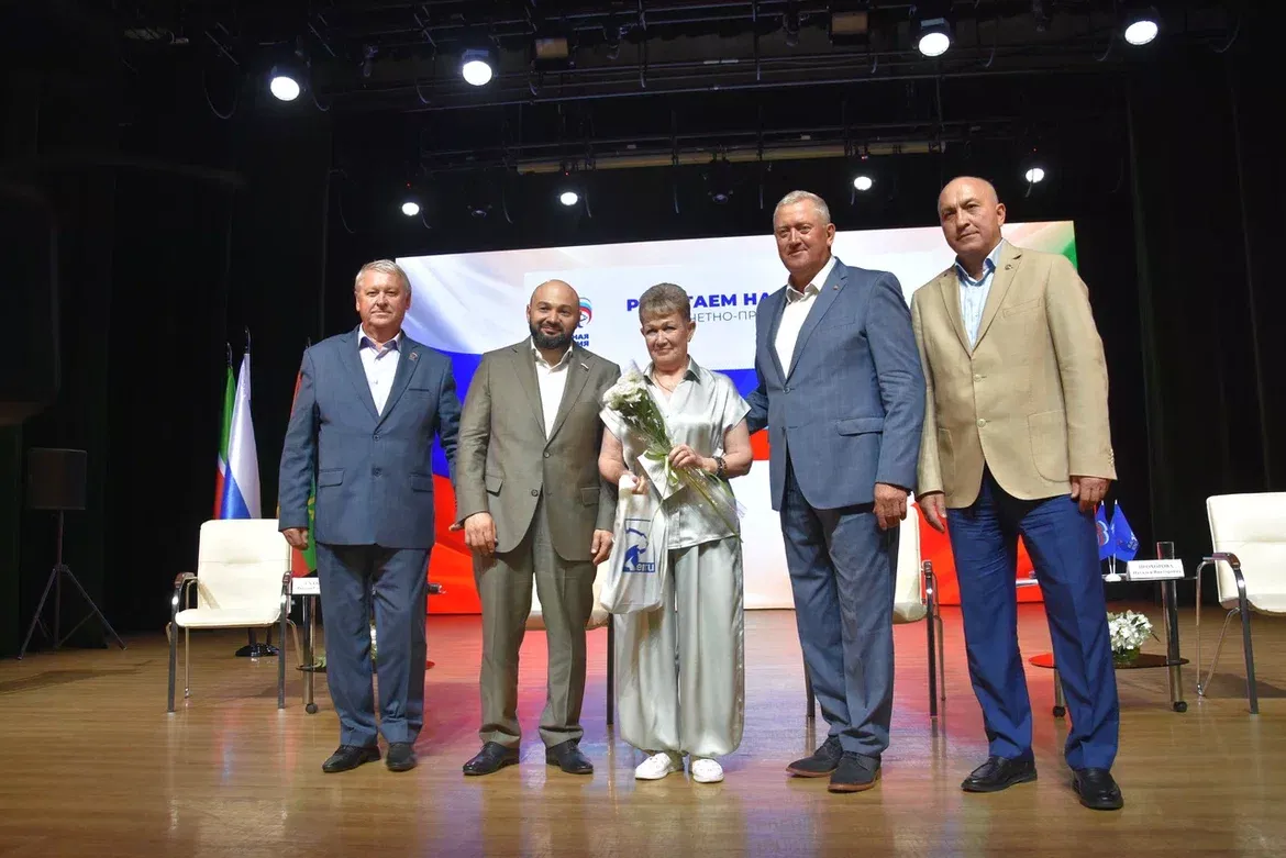 Зәй районы башлыгы Разиф Кәримов: «Дәүләт программаларын нәтиҗәле тормышка ашыру һәм халык мәнфәгатьләрен кайгырту - төп бурыч. Нәтиҗәгә эшлибез»