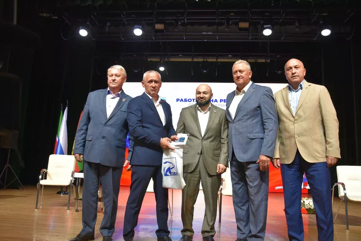 Зәй районы башлыгы Разиф Кәримов: «Дәүләт программаларын нәтиҗәле тормышка ашыру һәм халык мәнфәгатьләрен кайгырту - төп бурыч. Нәтиҗәгә эшлибез»