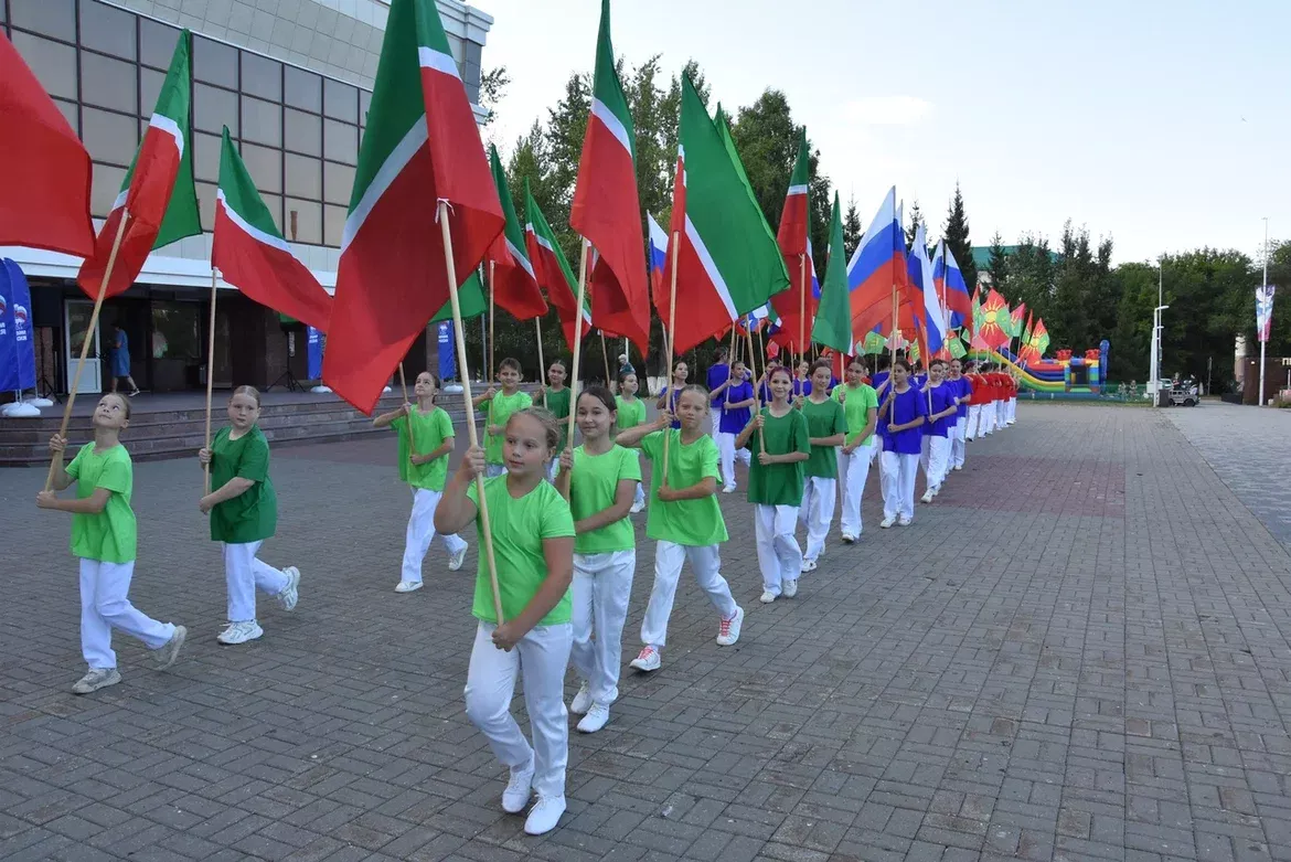Зәй районы башлыгы Разиф Кәримов: «Дәүләт программаларын нәтиҗәле тормышка ашыру һәм халык мәнфәгатьләрен кайгырту - төп бурыч. Нәтиҗәгә эшлибез»