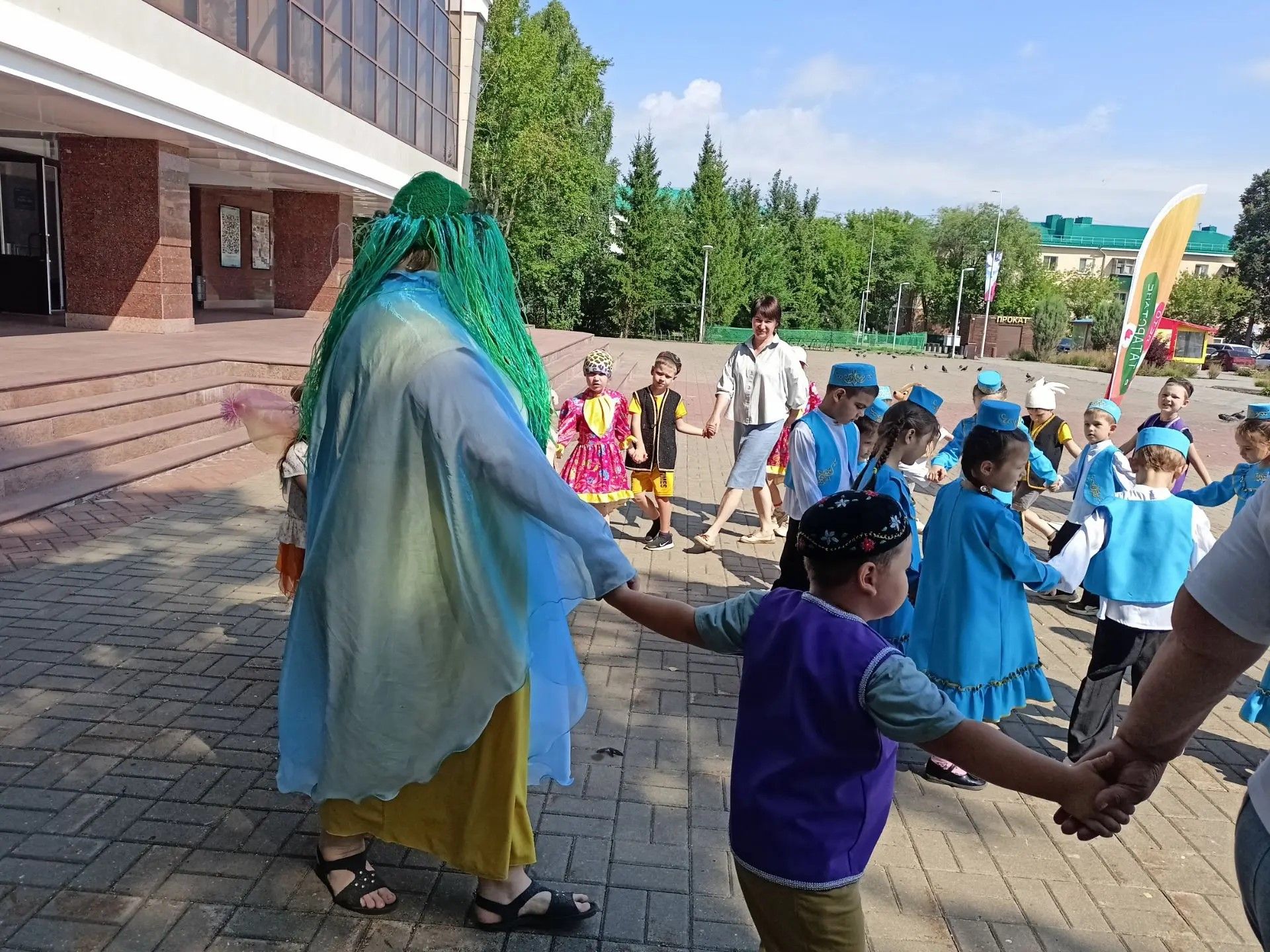 «Сказочный сундучок Тукая» открыли на площади ДК «Энергетик» в Заинске
