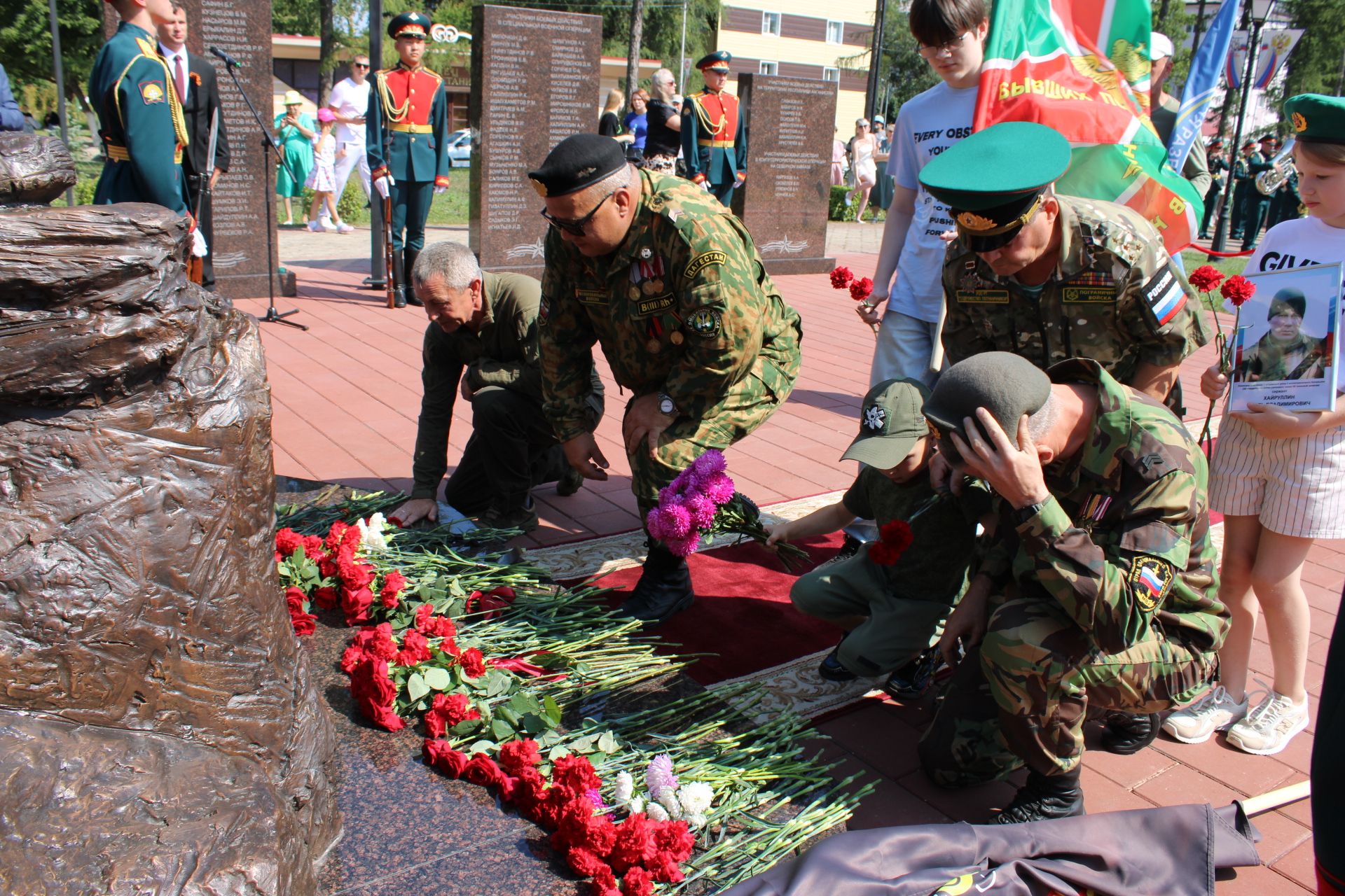 Зәйдә Ватанны саклаучылар истәлеген мәңгеләштерделәр: яңа мемориал ачылды