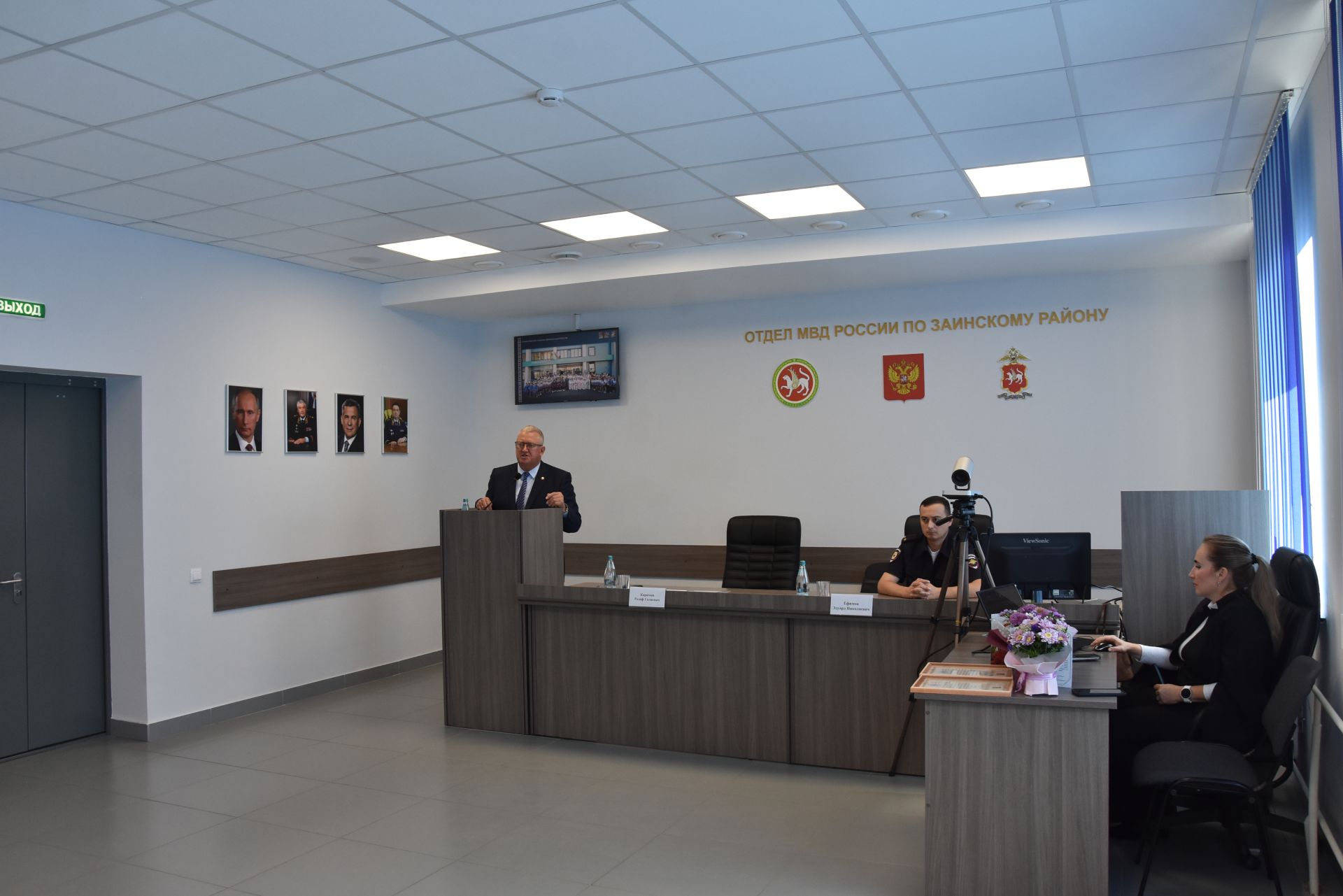 Район эчке эшләр бүлегендә җыелыш: хакимият һәм полиция диалогы
