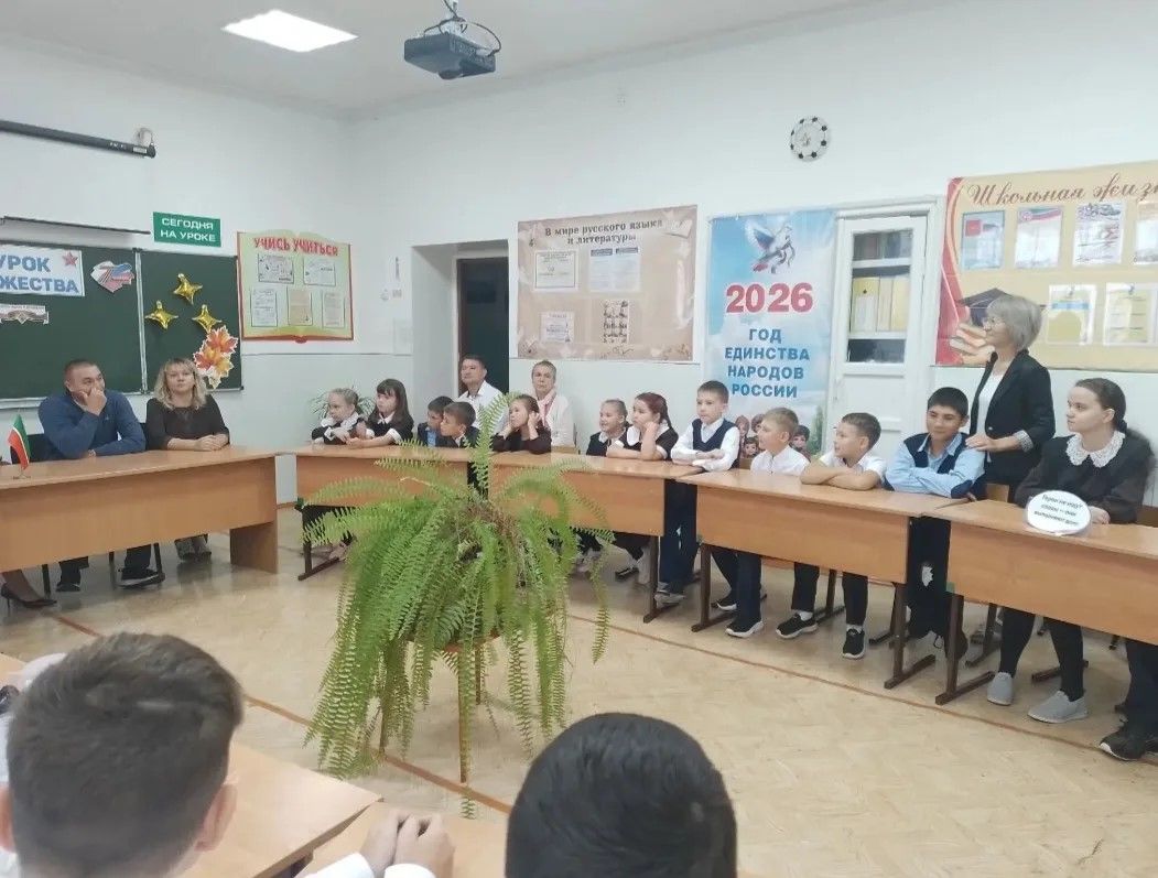 Айдар Сайфутдинов провёл урок мужества для школьников села Светлое Озеро