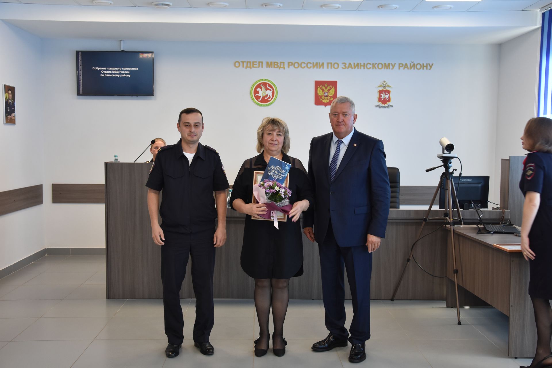 Район эчке эшләр бүлегендә җыелыш: хакимият һәм полиция диалогы