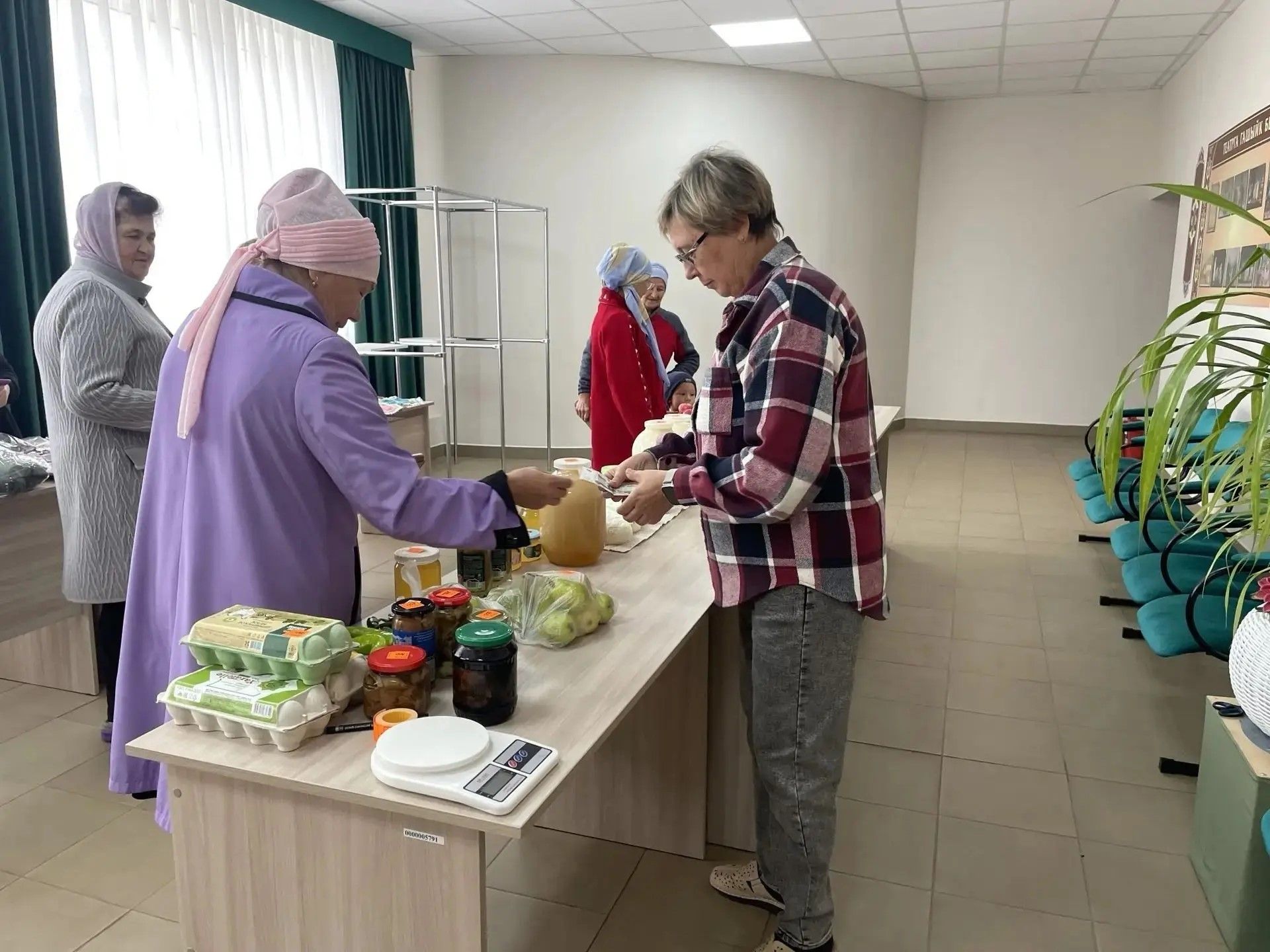 Жители Верхнего Налима собрали 9300 рублей на парафин для окопных свечей
