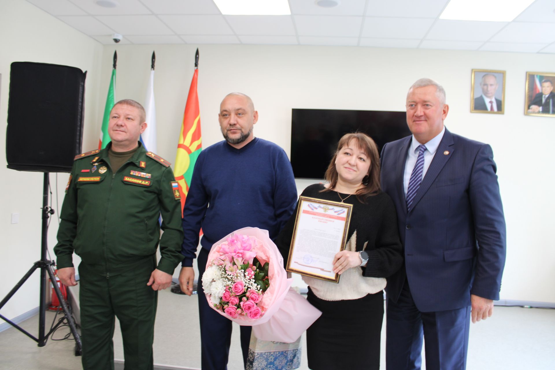 Геройларны кабул итү: район башлыгы ялга кайткан хәрбиләр белән очрашты