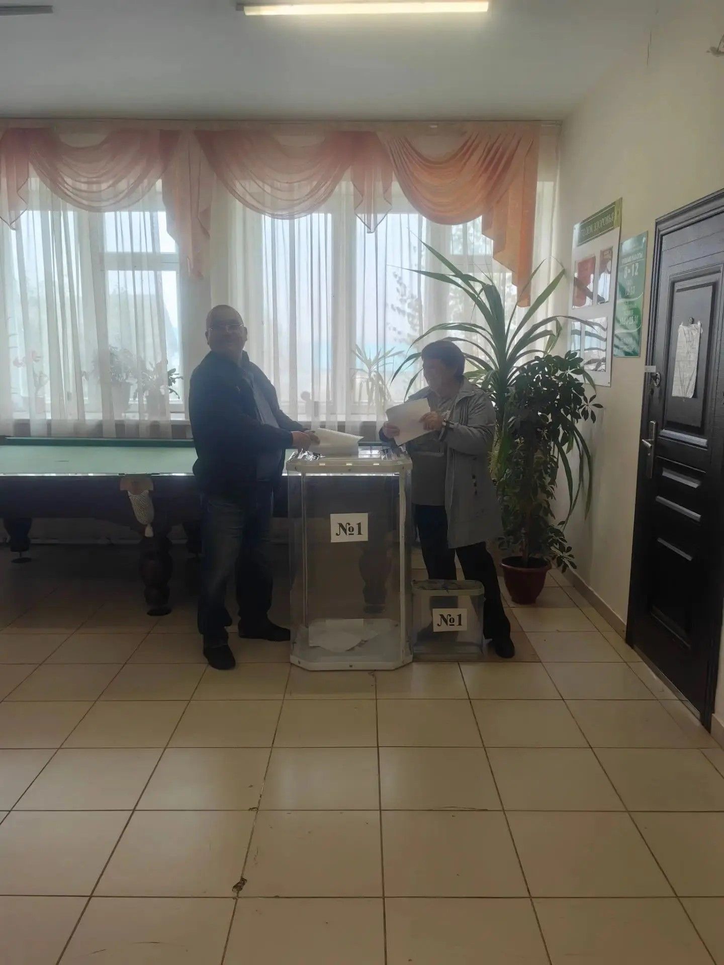 В селе Средний Багряж проголосовала первой на выборах вдова героя СВО