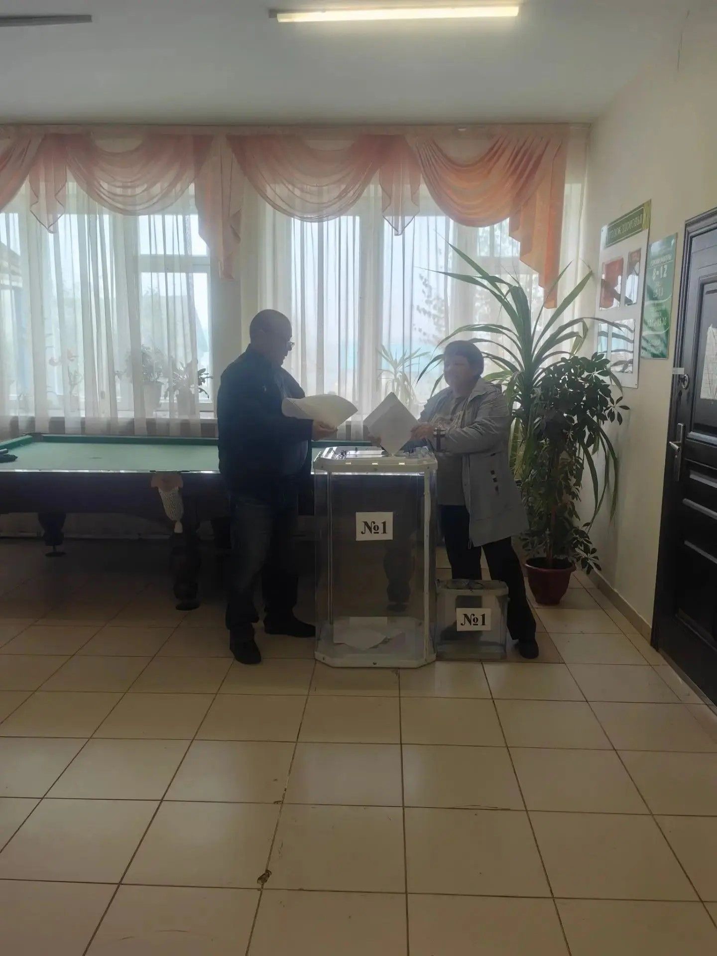 В селе Средний Багряж проголосовала первой на выборах вдова героя СВО