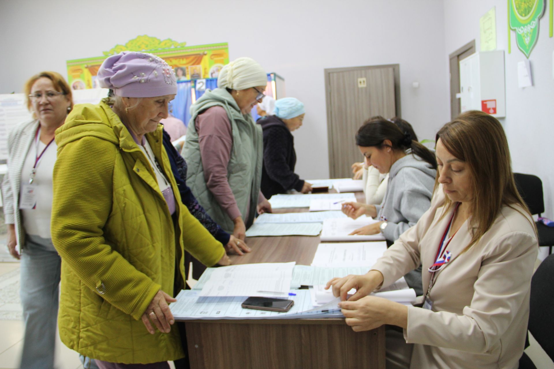 Аксарлылар чират торып сайлый