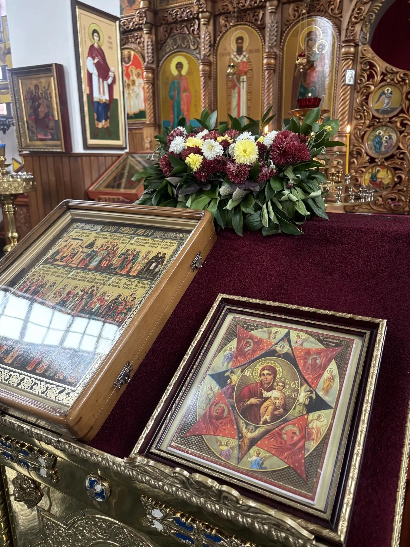 Зәйдә Изге Мәрьям Ананың «Янмый торган купина» образы алдында дога кылдылар