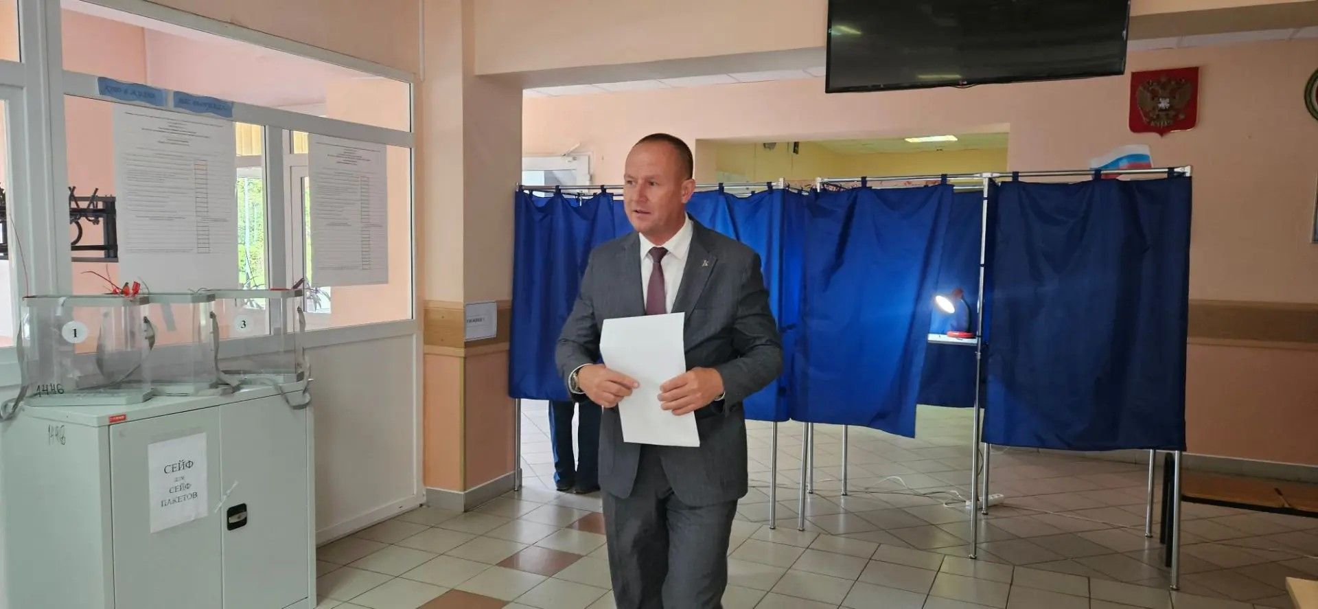 Руководитель исполкома Заинского района отдал свой голос на выборах
