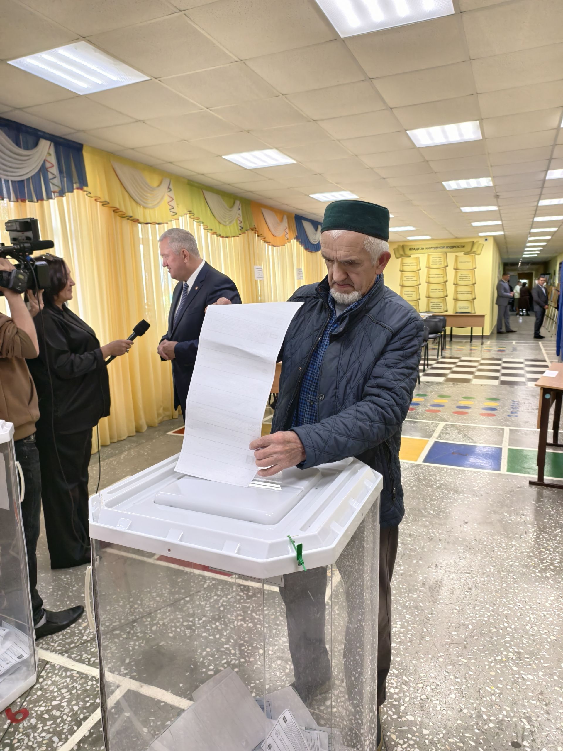 Глава Заинского района Разиф Каримов проголосовал на выборах