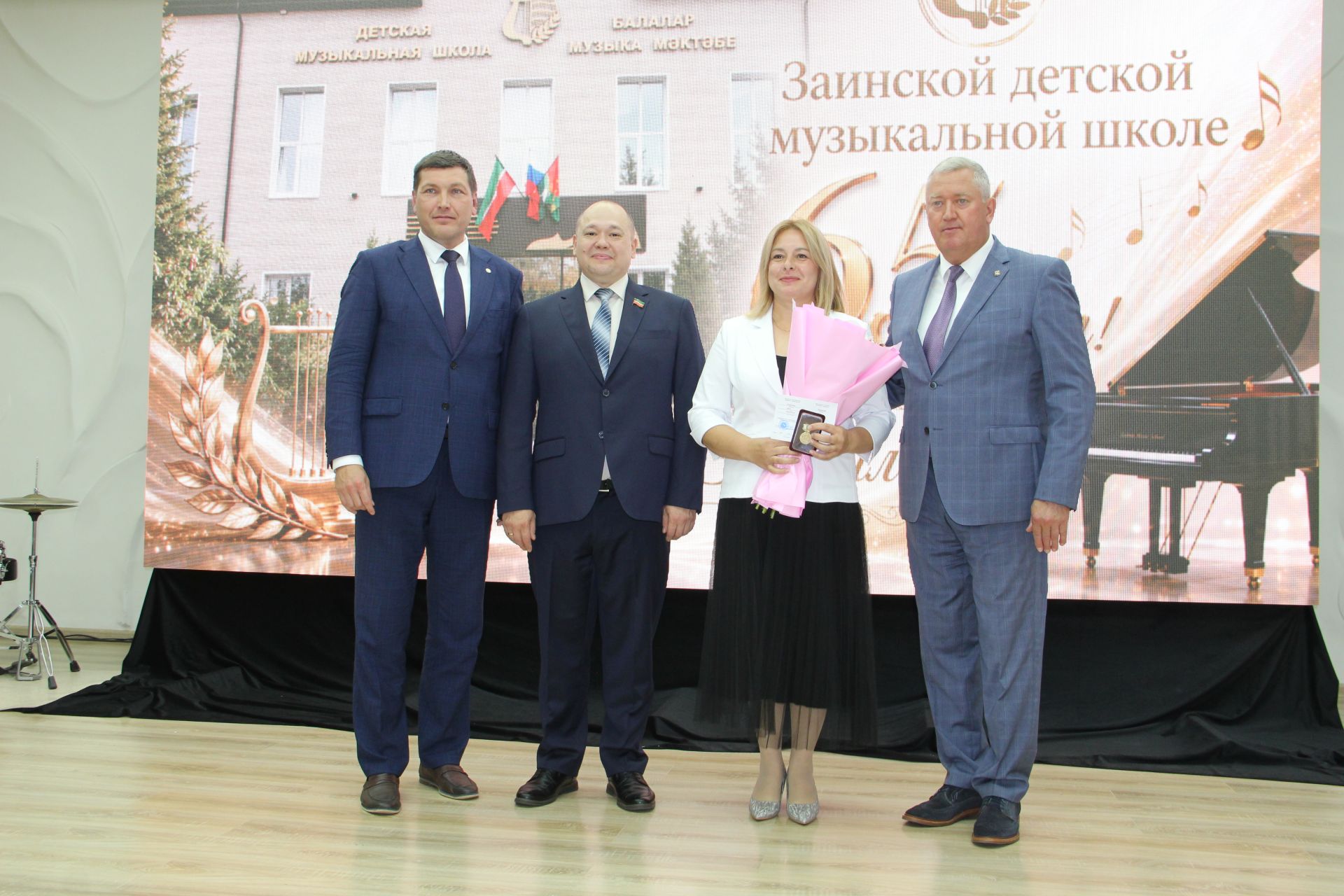 Зәйдә балаларны музыка сәнгатенә өйрәтүчеләр хөрмәтләнде