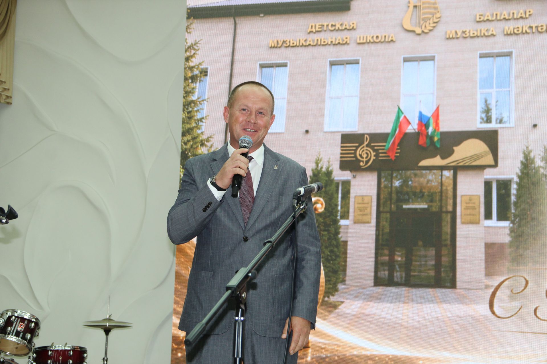 Зәйдә балаларны музыка сәнгатенә өйрәтүчеләр хөрмәтләнде