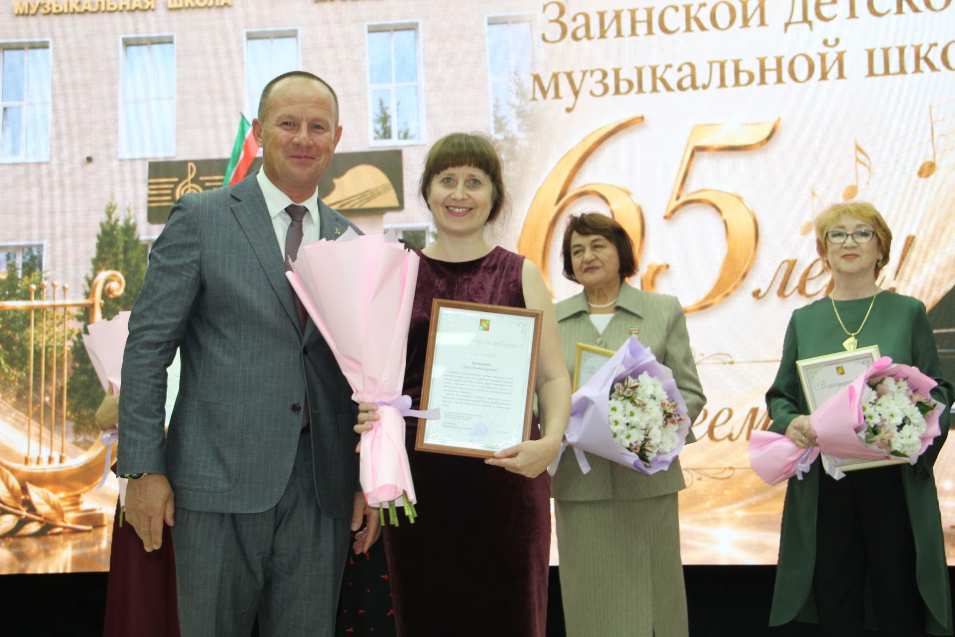 Зәйдә балаларны музыка сәнгатенә өйрәтүчеләр хөрмәтләнде