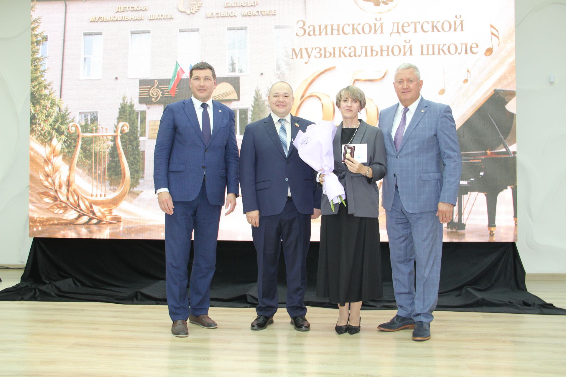 Зәйдә балаларны музыка сәнгатенә өйрәтүчеләр хөрмәтләнде