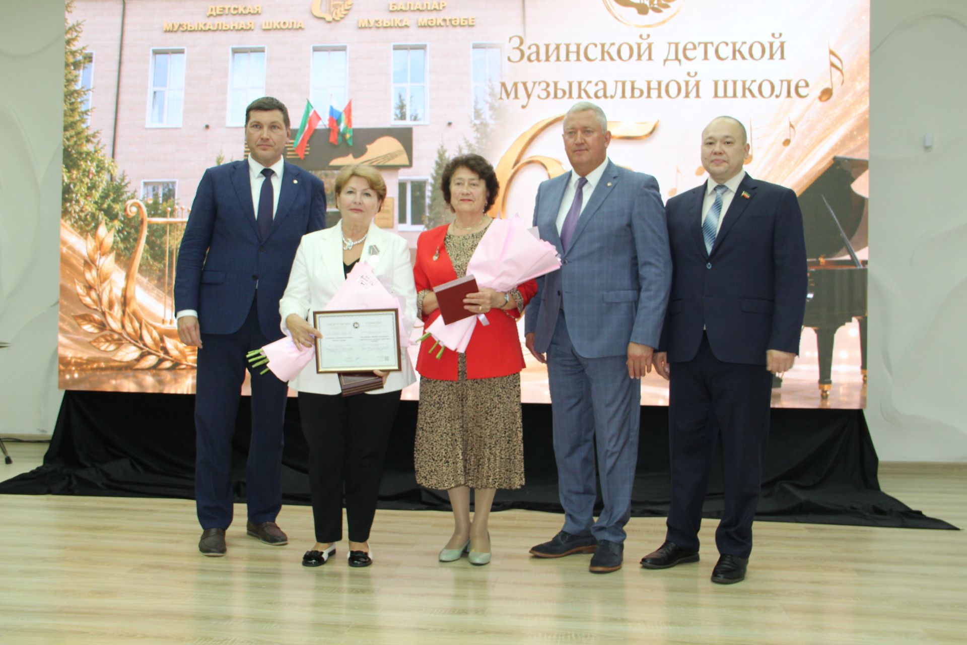 Зәйдә балаларны музыка сәнгатенә өйрәтүчеләр хөрмәтләнде