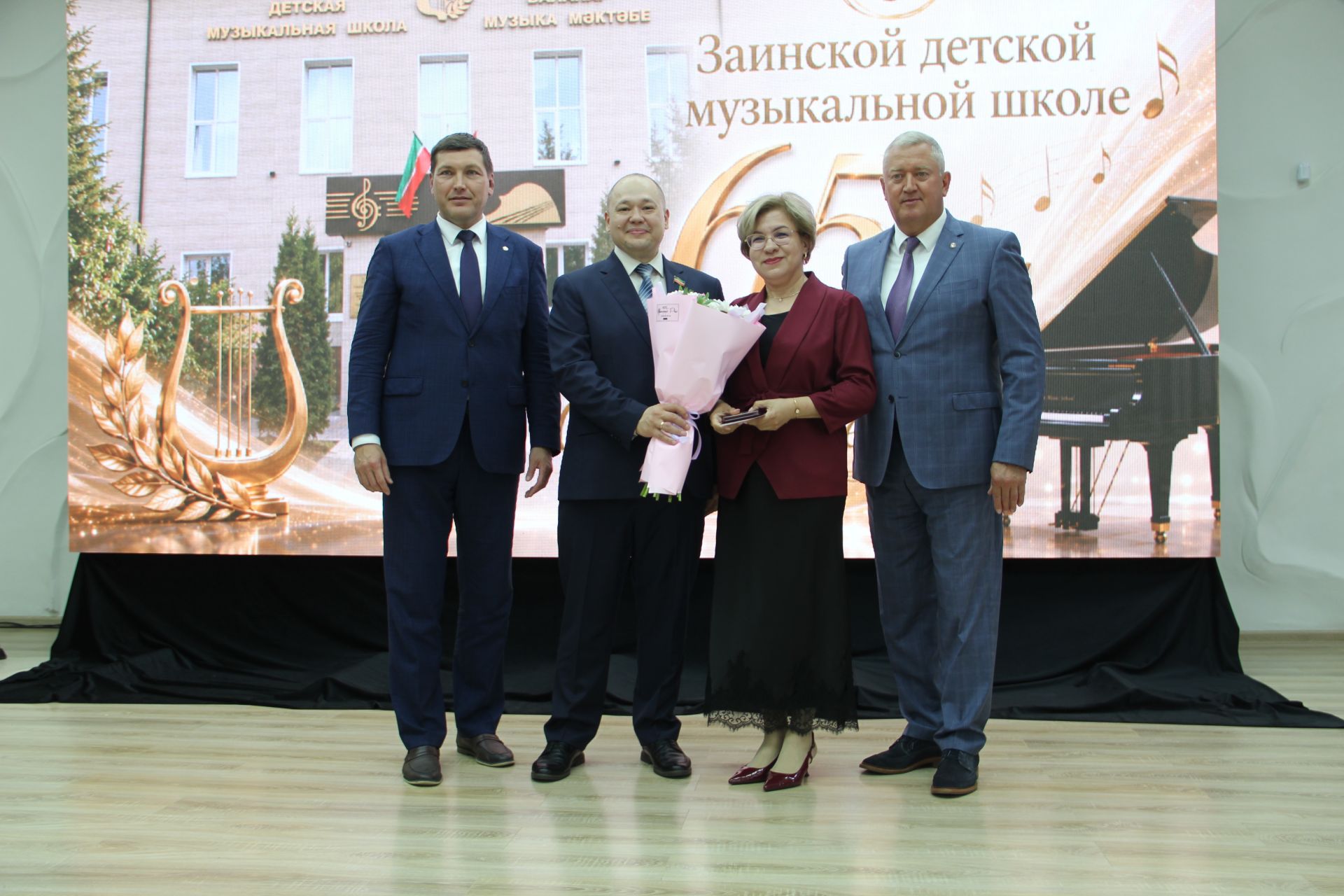 Зәйдә балаларны музыка сәнгатенә өйрәтүчеләр хөрмәтләнде