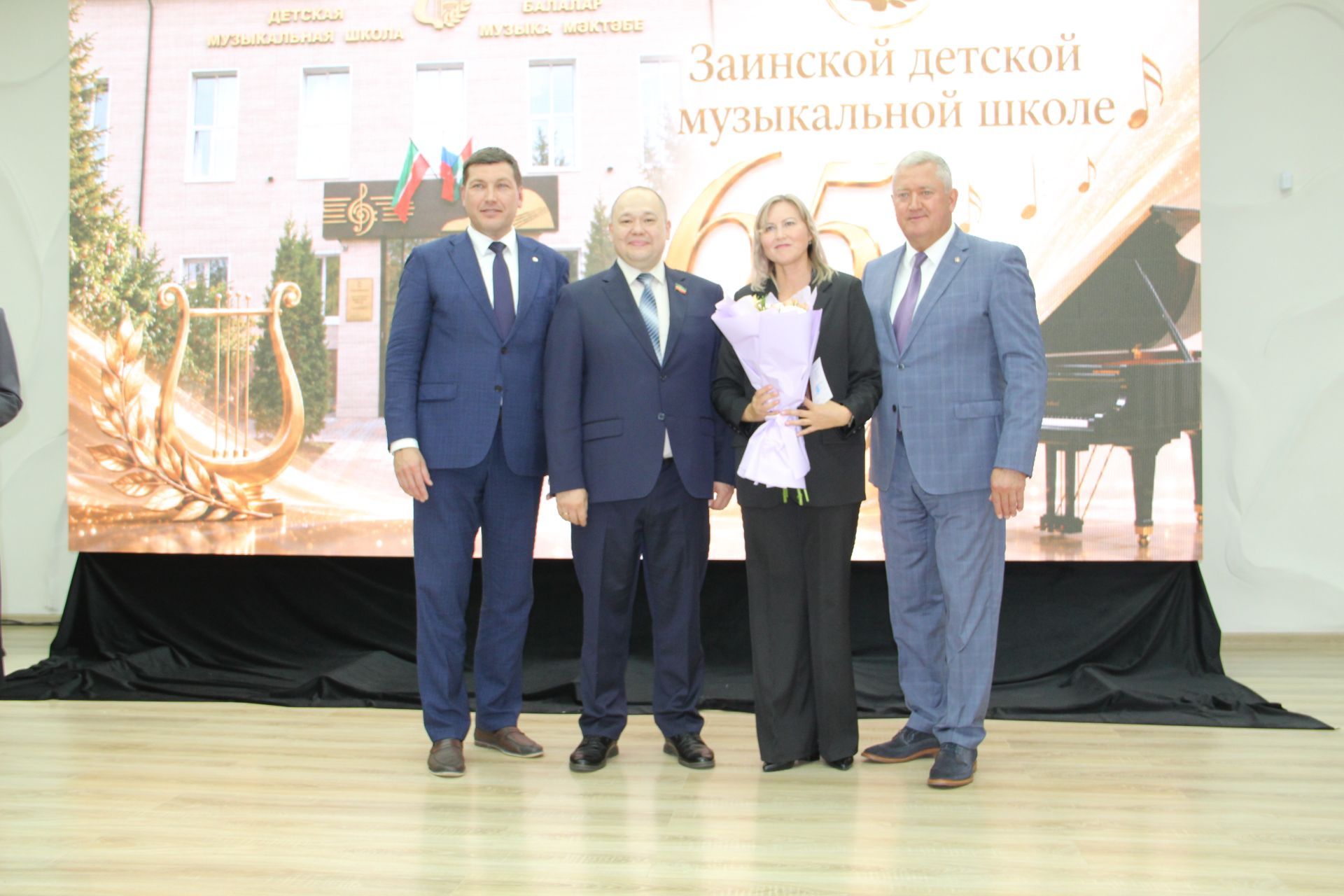 Зәйдә балаларны музыка сәнгатенә өйрәтүчеләр хөрмәтләнде