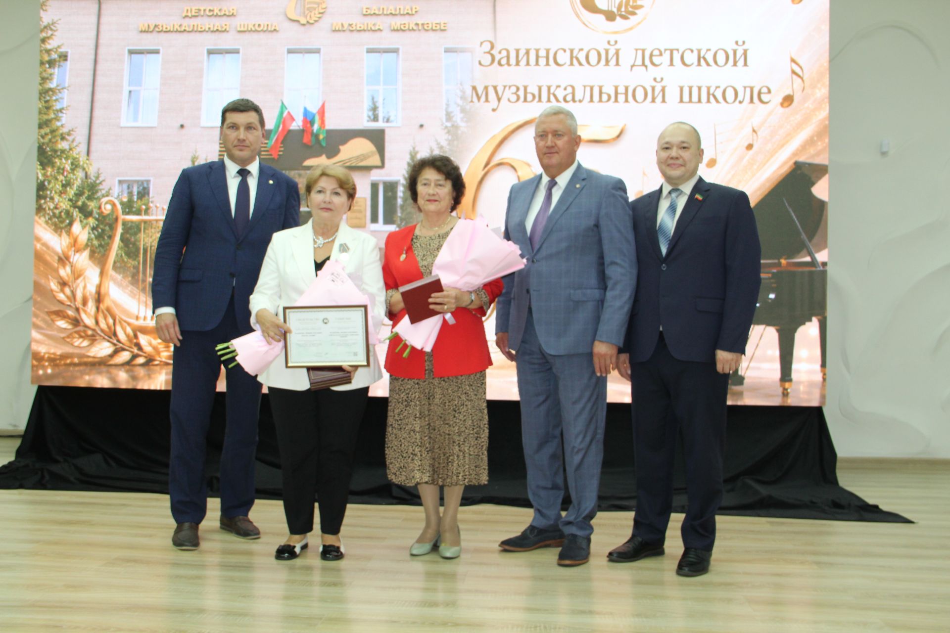 Зәйдә балаларны музыка сәнгатенә өйрәтүчеләр хөрмәтләнде