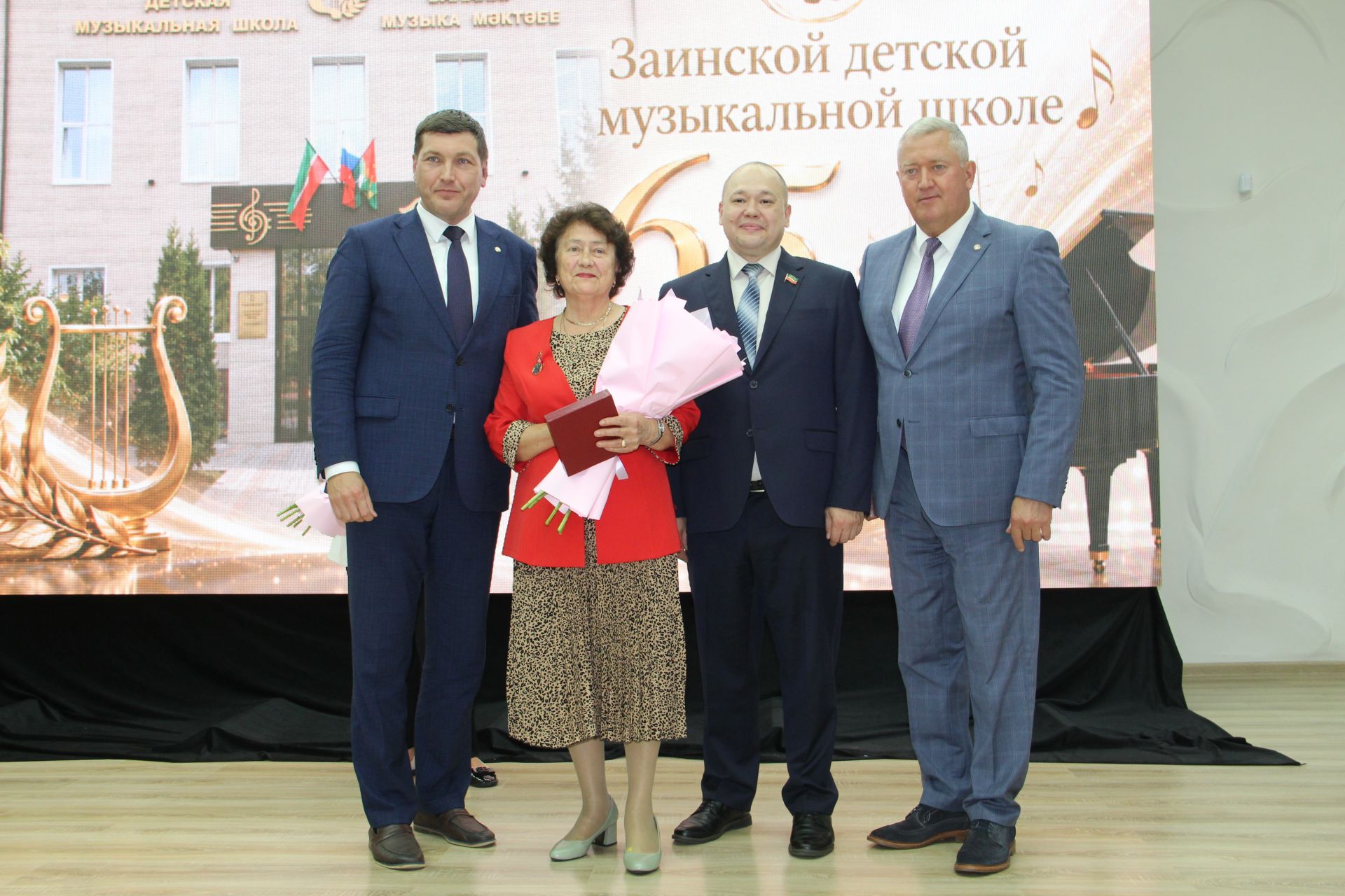 Зәйдә балаларны музыка сәнгатенә өйрәтүчеләр хөрмәтләнде