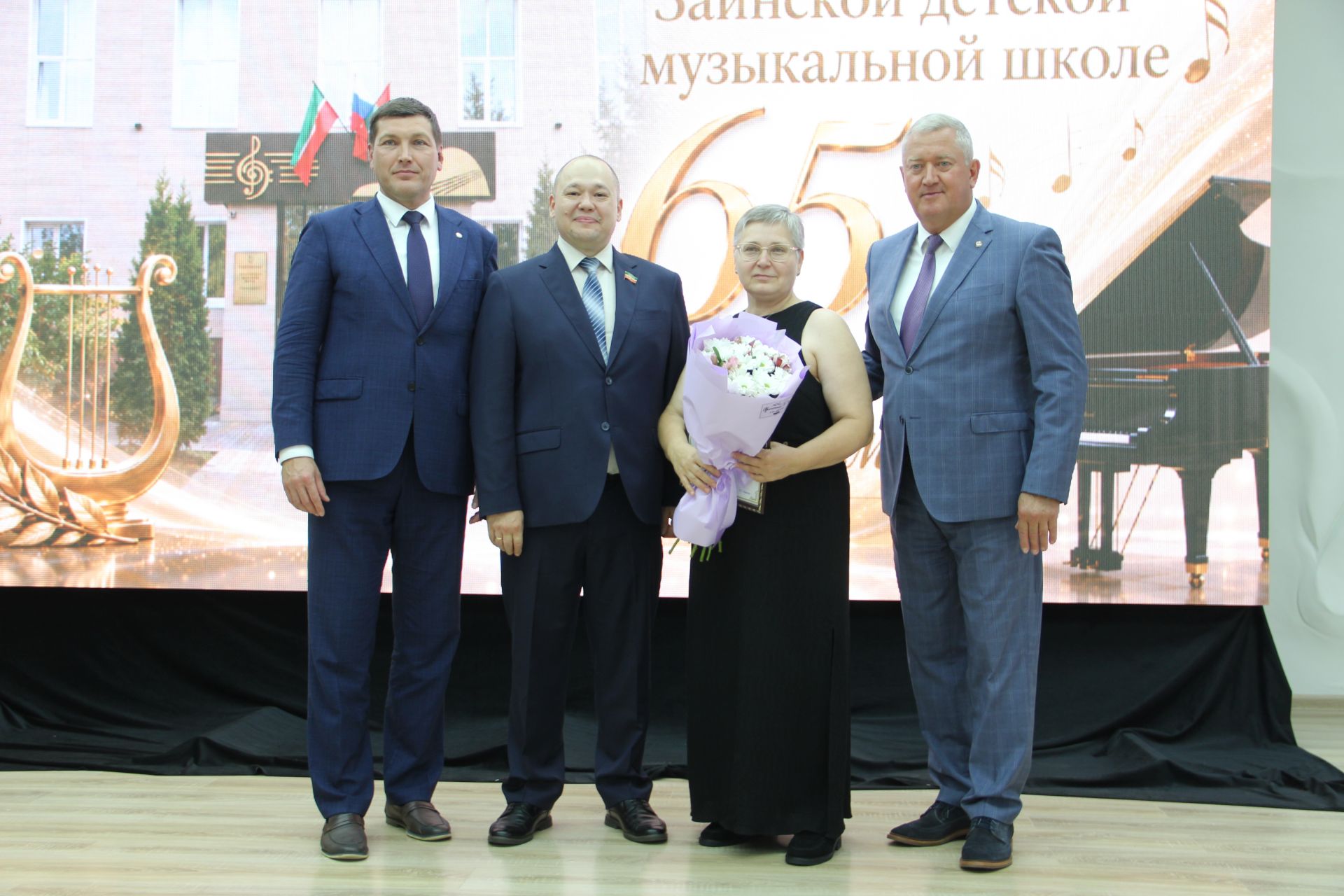 Зәйдә балаларны музыка сәнгатенә өйрәтүчеләр хөрмәтләнде