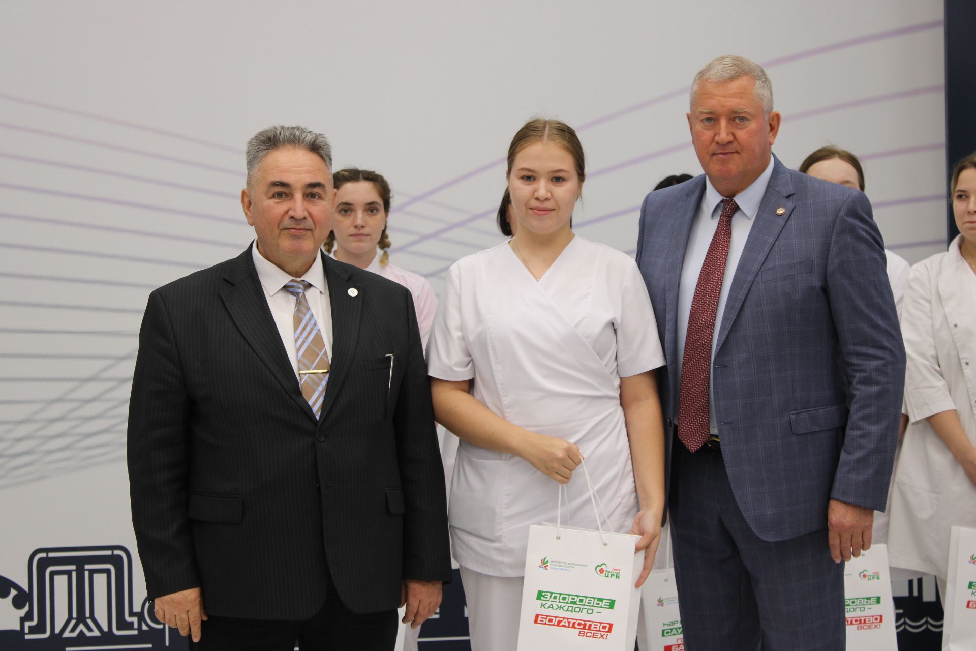 Зәйдә сәламәтлек саклау тармагына эшкә килгән яшь белгечләрне хөрмәтләделәр