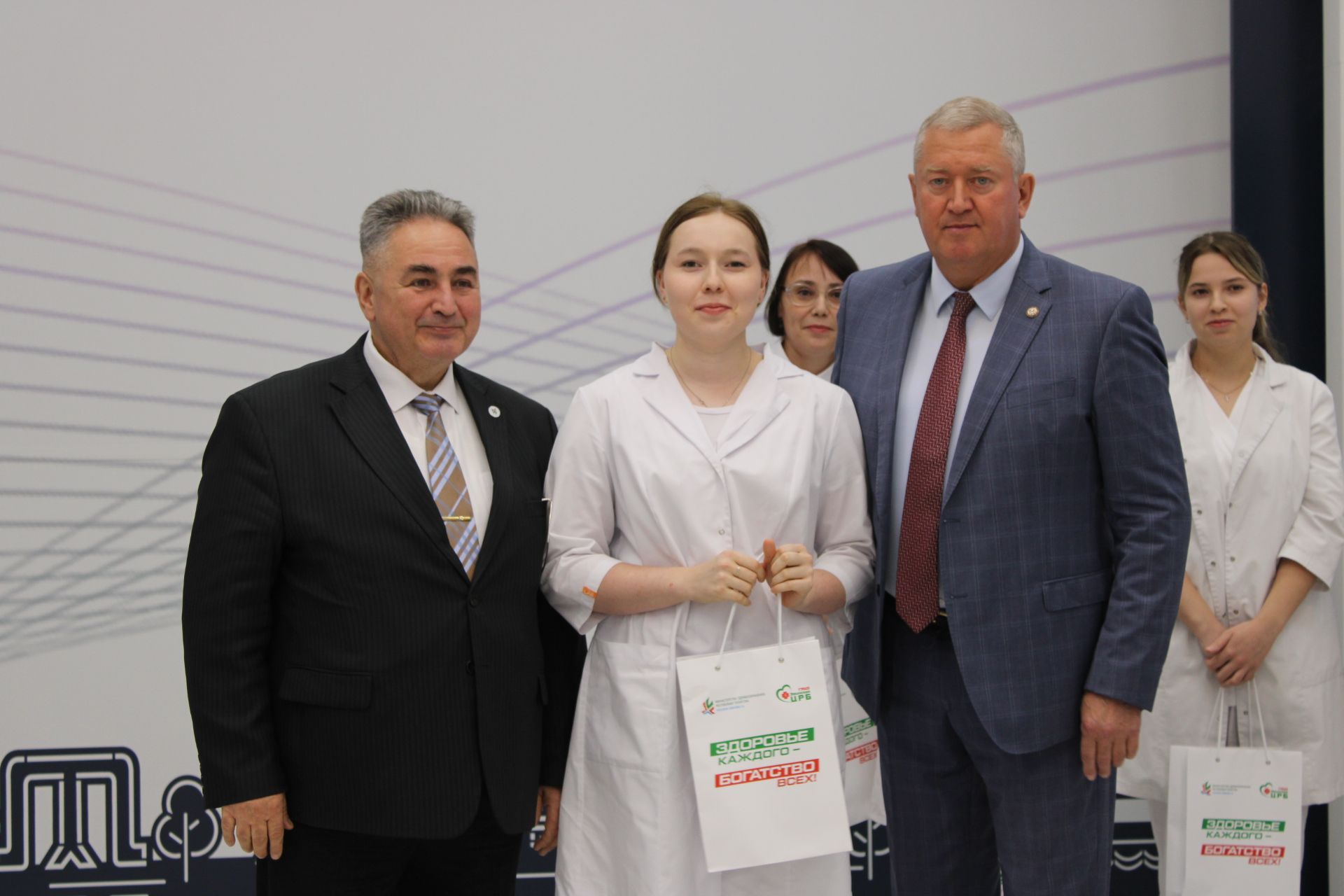 Зәйдә сәламәтлек саклау тармагына эшкә килгән яшь белгечләрне хөрмәтләделәр