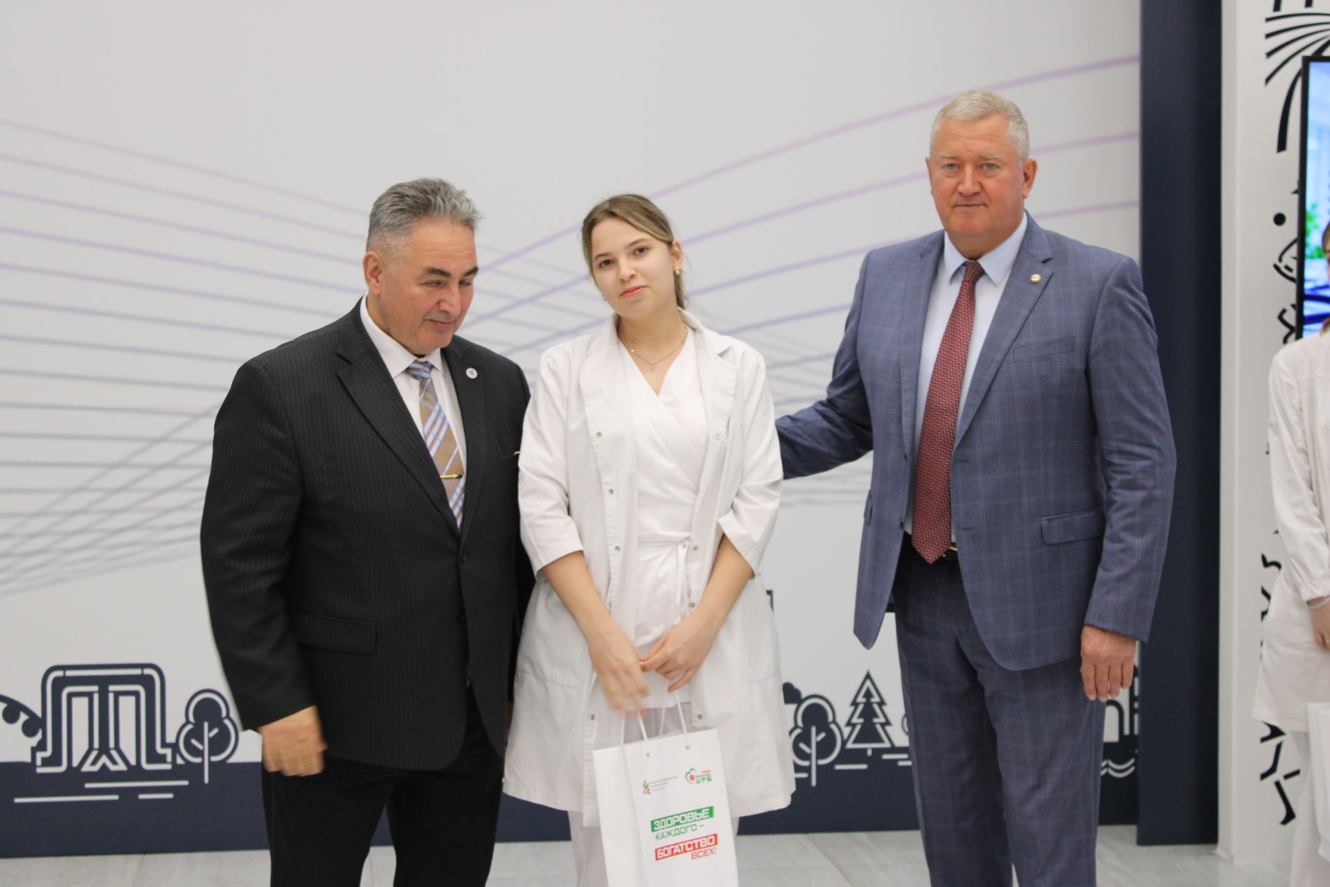 Зәйдә сәламәтлек саклау тармагына эшкә килгән яшь белгечләрне хөрмәтләделәр