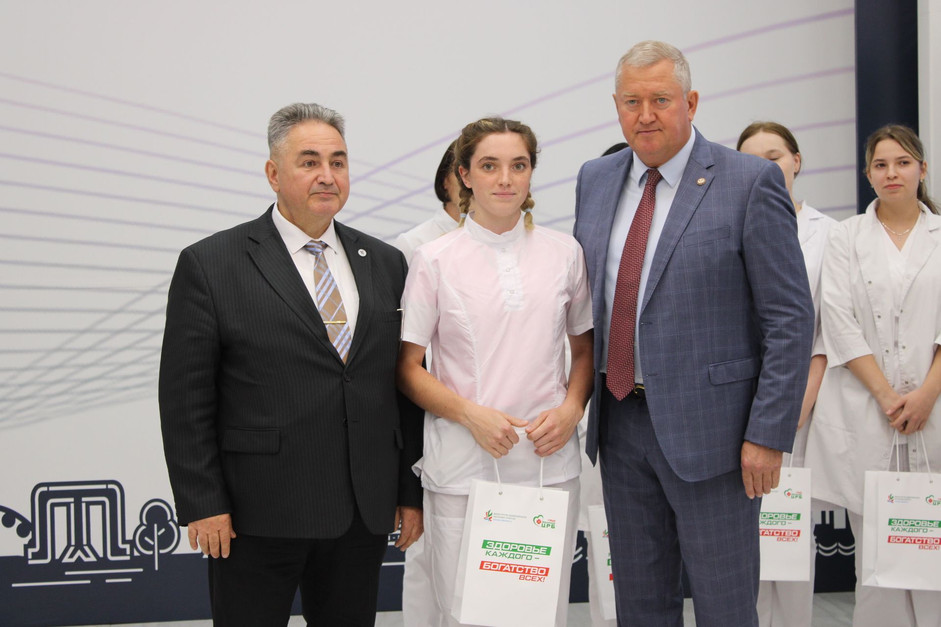 Зәйдә сәламәтлек саклау тармагына эшкә килгән яшь белгечләрне хөрмәтләделәр