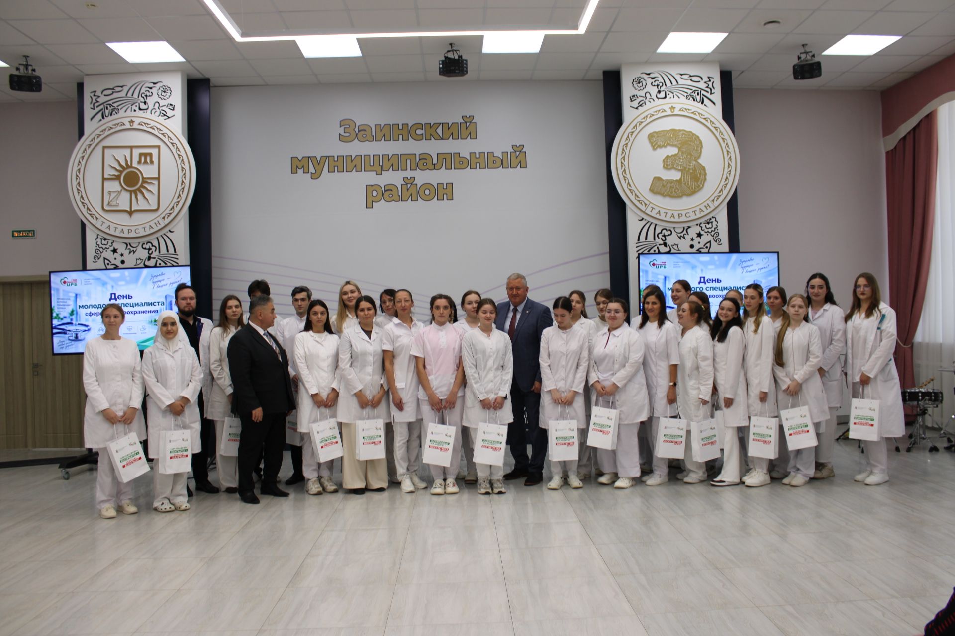 Зәйдә сәламәтлек саклау тармагына эшкә килгән яшь белгечләрне хөрмәтләделәр