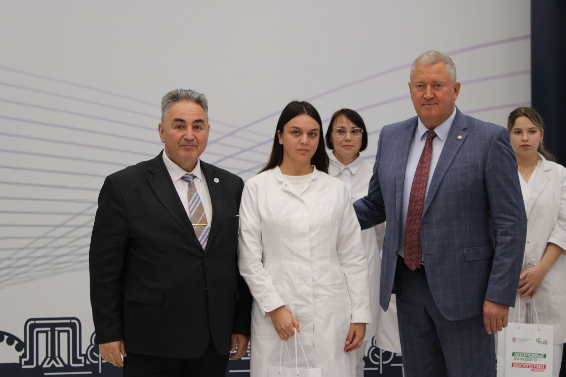 Зәйдә сәламәтлек саклау тармагына эшкә килгән яшь белгечләрне хөрмәтләделәр