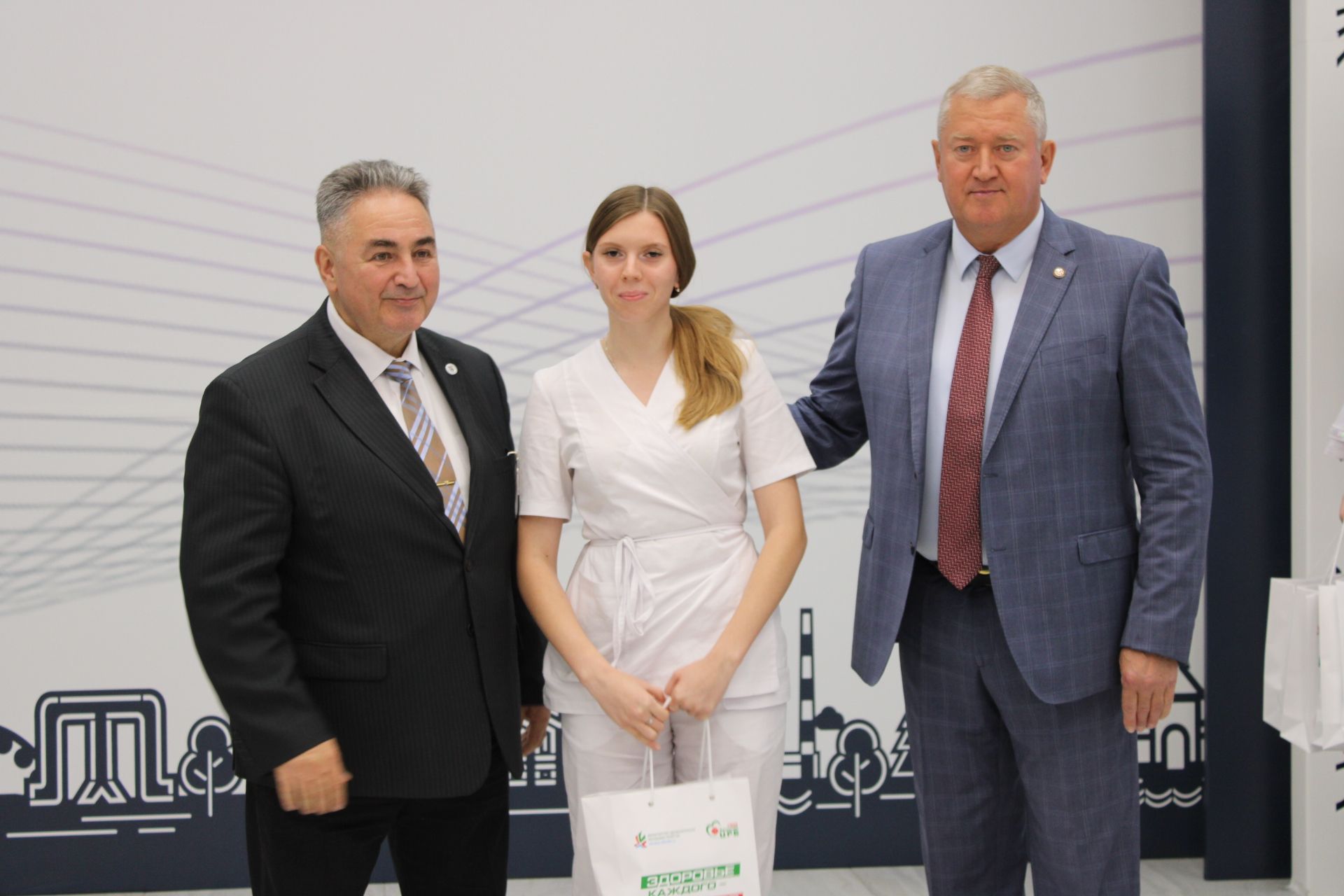 Зәйдә сәламәтлек саклау тармагына эшкә килгән яшь белгечләрне хөрмәтләделәр