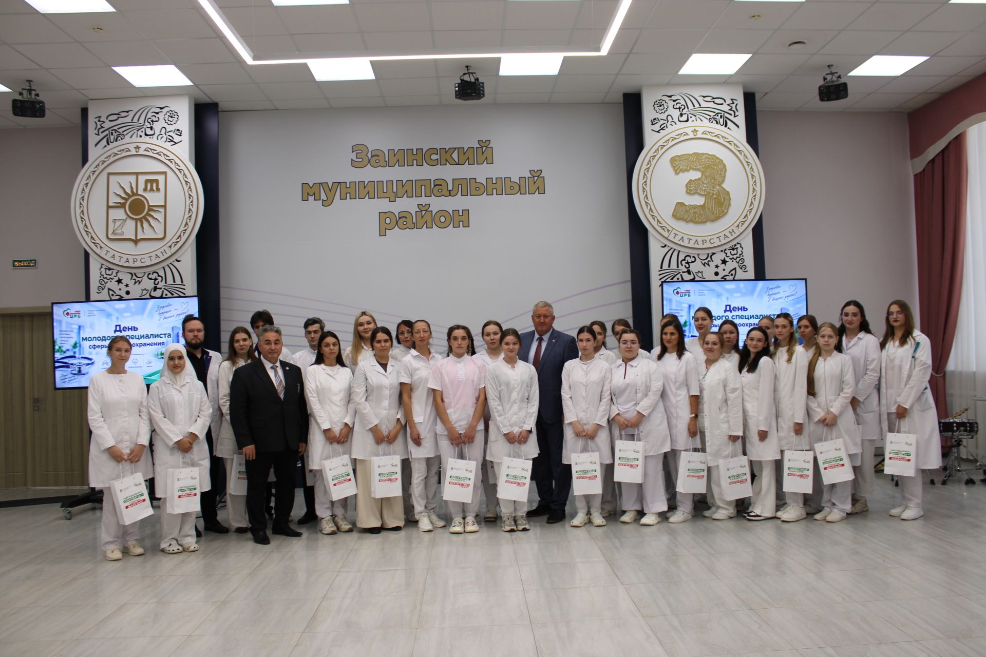 Зәйдә сәламәтлек саклау тармагына эшкә килгән яшь белгечләрне хөрмәтләделәр