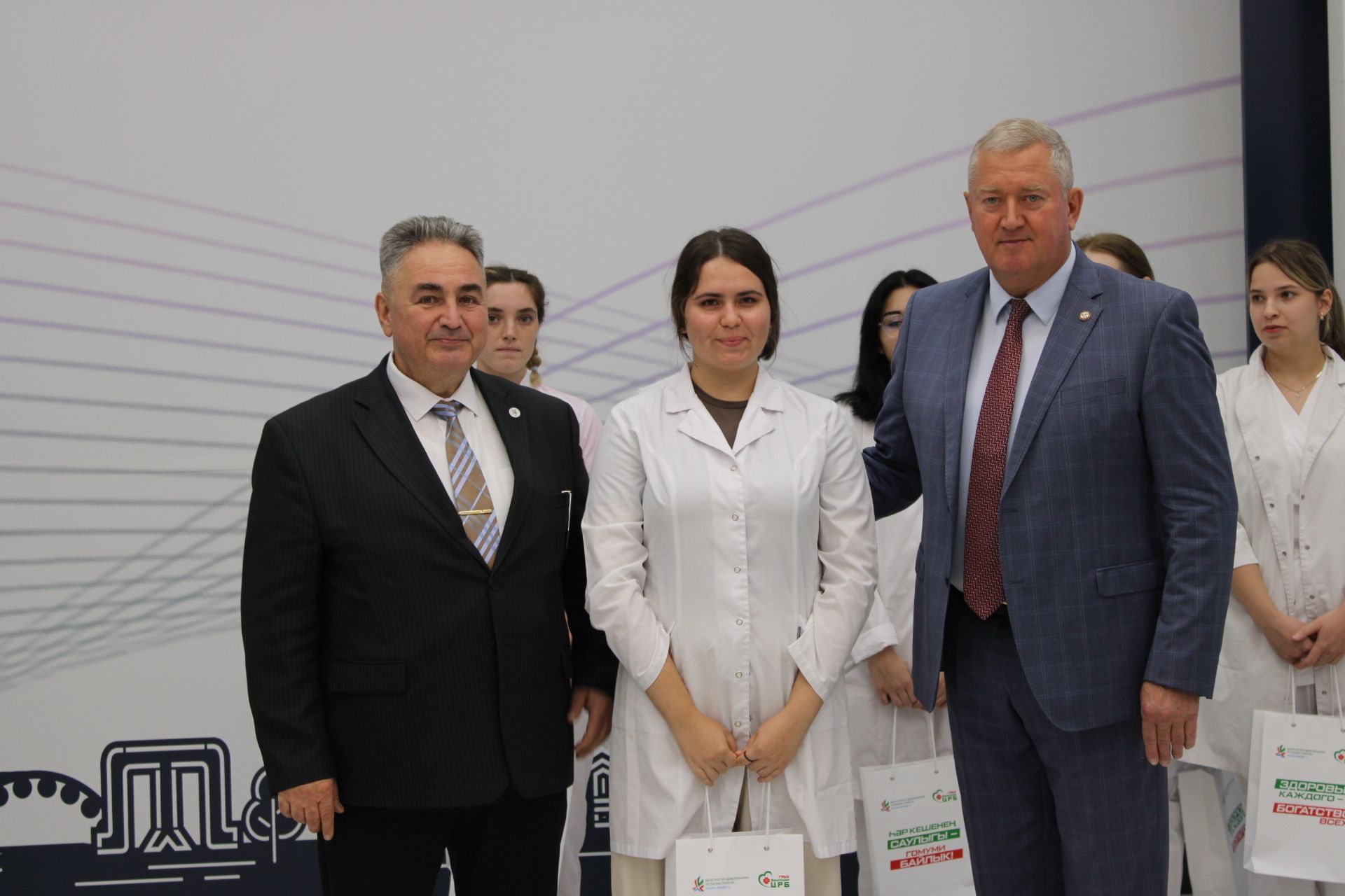 Зәйдә сәламәтлек саклау тармагына эшкә килгән яшь белгечләрне хөрмәтләделәр