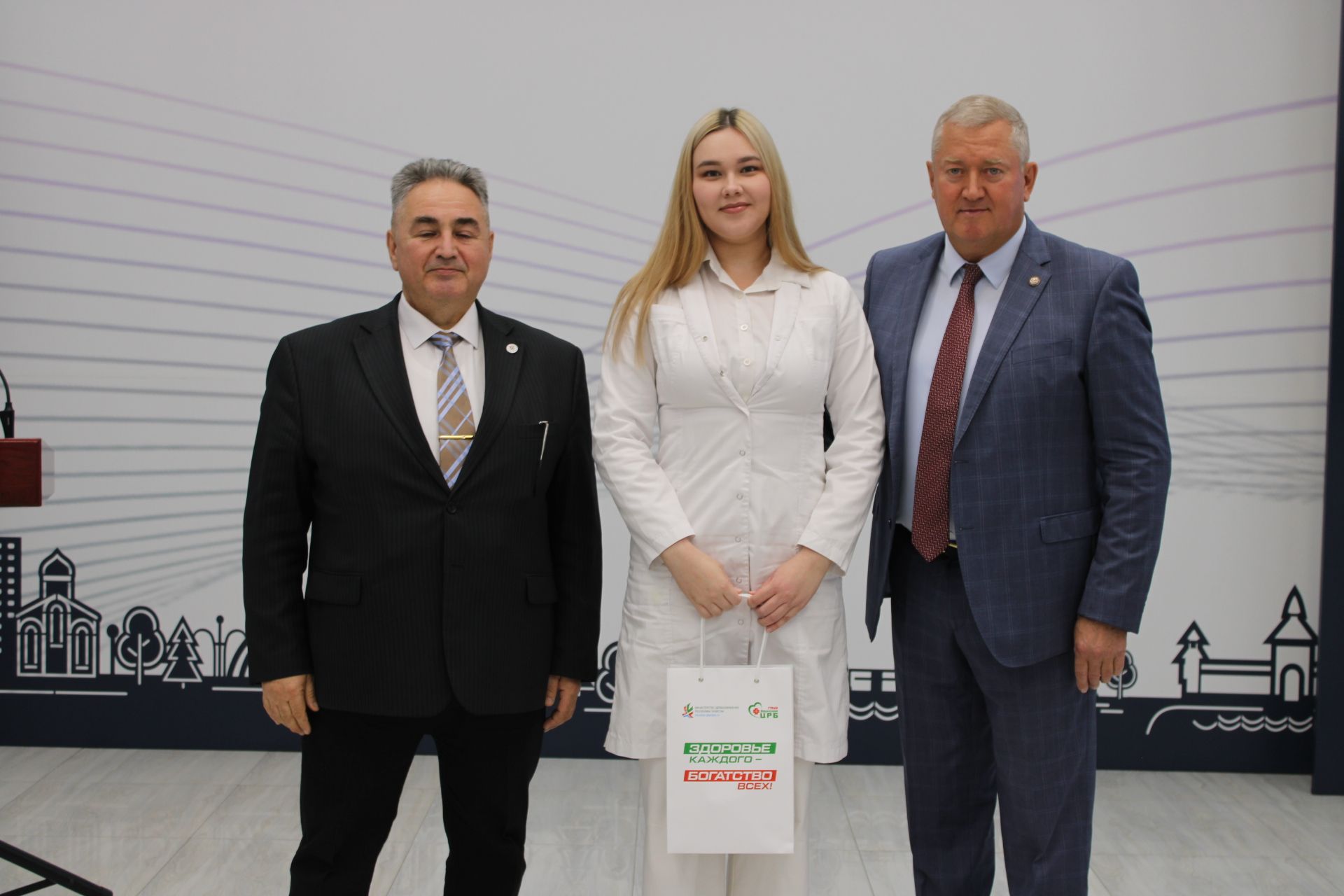 Зәйдә сәламәтлек саклау тармагына эшкә килгән яшь белгечләрне хөрмәтләделәр