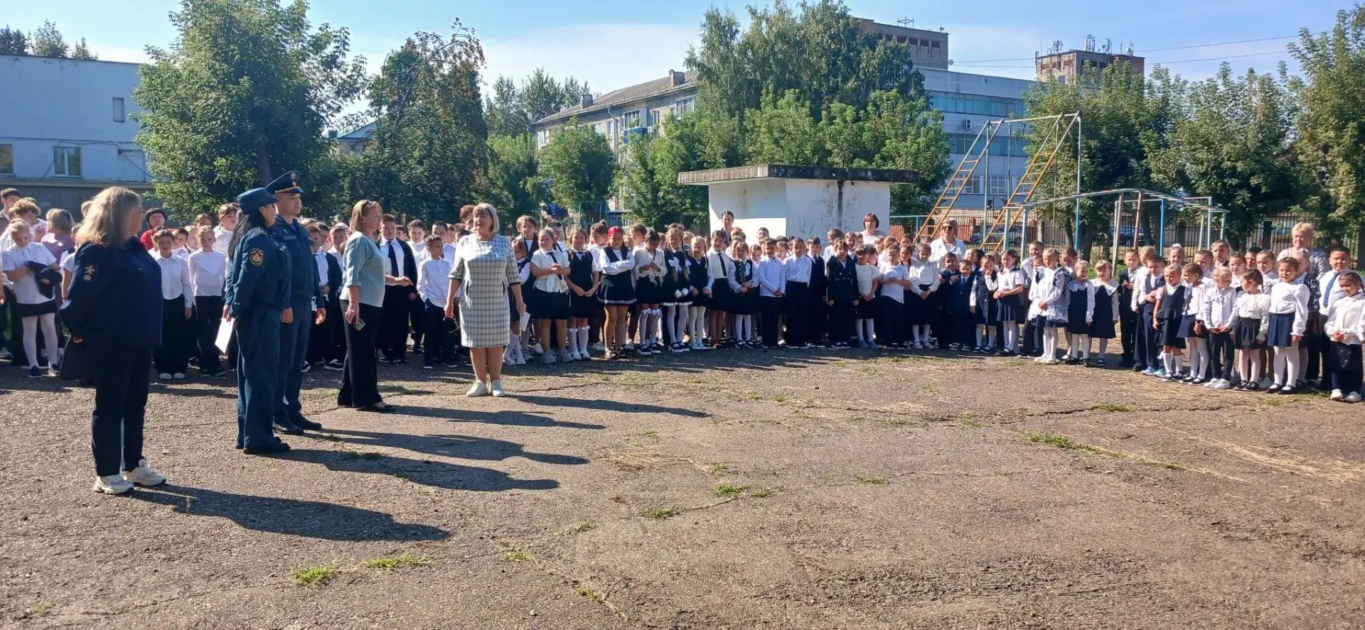 Зәй 2нче  мәктәбендә өйрәнү эвакуациясе: шартлы янгыннан - реаль күнекмәләргә