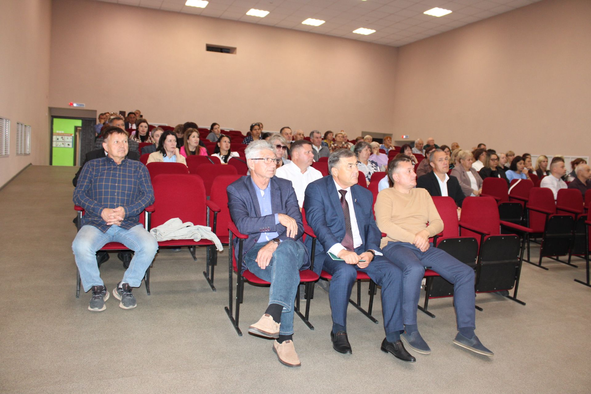 Мирныйда очрашу: үсеш, иминлек һәм төзекләндерү хакында сөйләшү