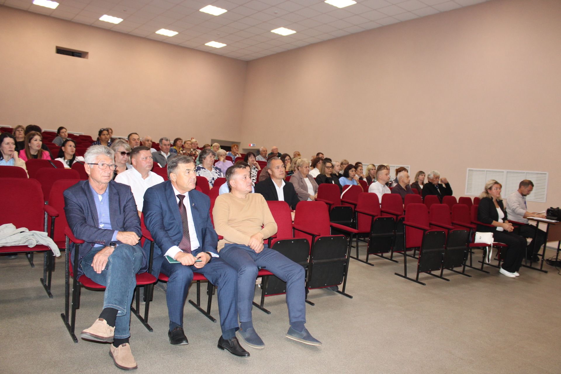 Мирныйда очрашу: үсеш, иминлек һәм төзекләндерү хакында сөйләшү