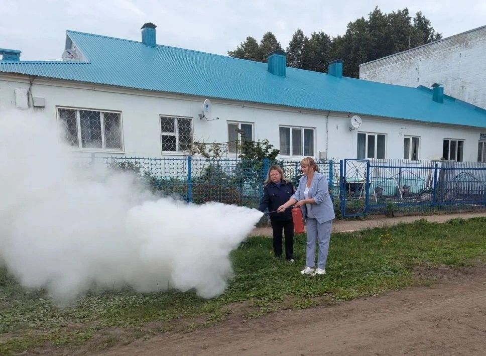 В школе №9 Заинска отработали действия при пожаре