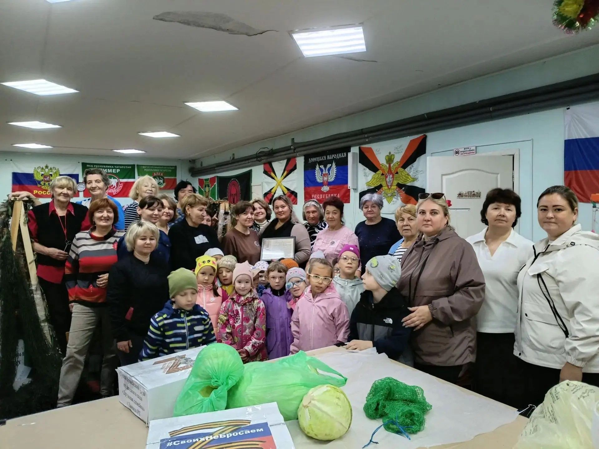 Зәйнең  «Тату гаилә» бакчасы коллективы махсус хәрби операциядә катнашучыларга посылка җыйдылар