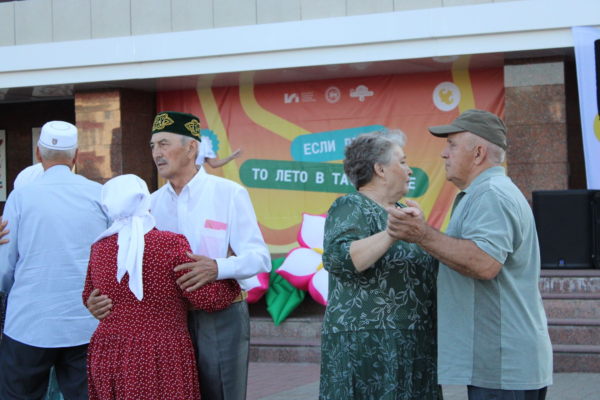 Наш фоторепортаж: в День семьи чествовали юбиляров супружеской жизни