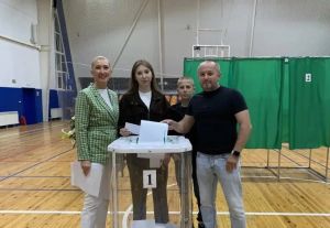 Спортивная семья Ревиных проголосовала за будущее