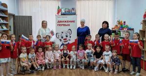 Воспитанники «Радуги» узнали о единстве народов России за приготовлением татарского лакомства