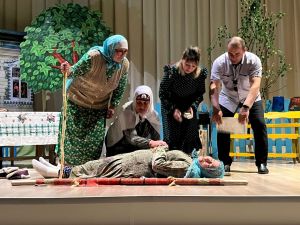 Югарымәлемлеләр «Табылдык» комедиясен сәхнәләштерде