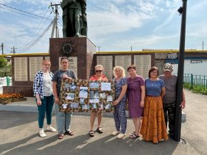 Акция «Ангелы Донбасса» прошла в Заинске у памятника павшим героям